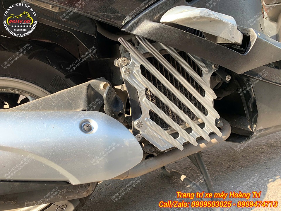 Che két nước nhôm CNC 3D màu bạc nổi bật được lắp cho xe Lead