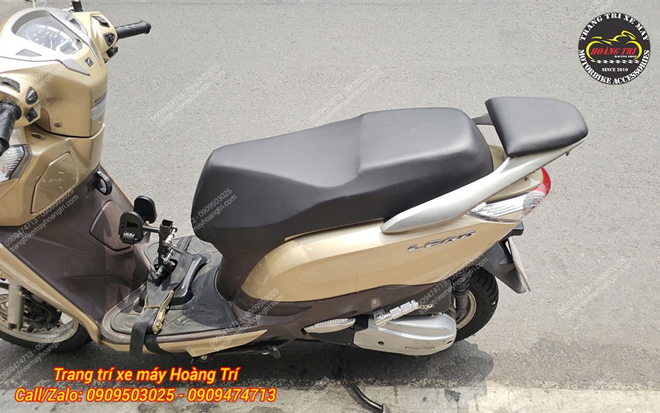 Gác chân phụ Lead giúp có thêm vị trí để chân thoải mái hơn