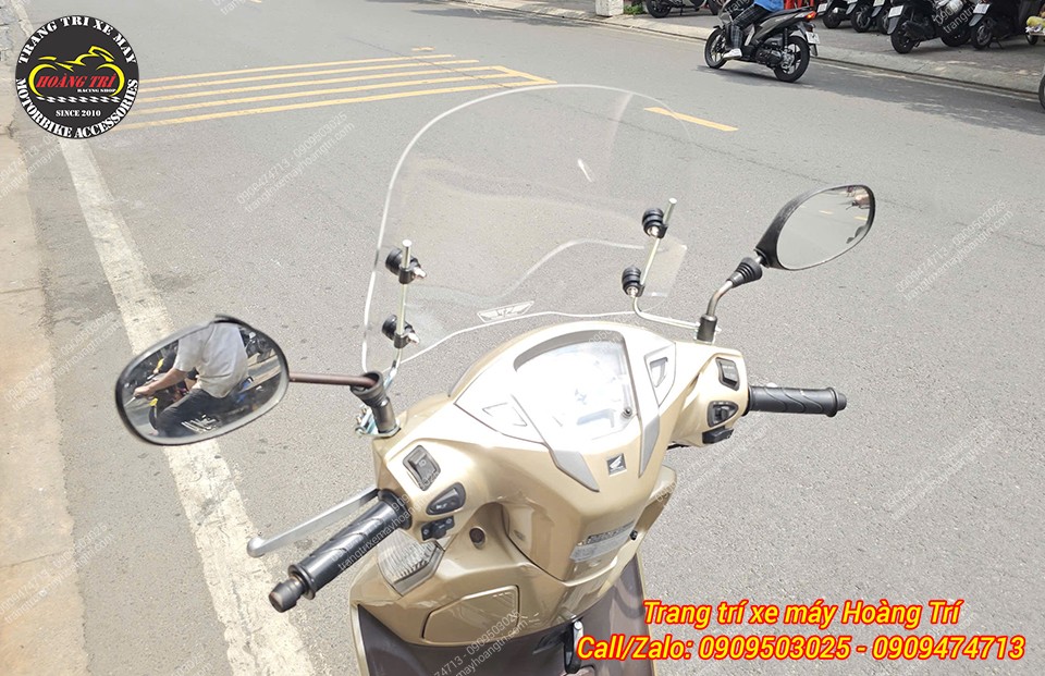 Kính chắn gió cao được khách lựa chọn lắp cho xe