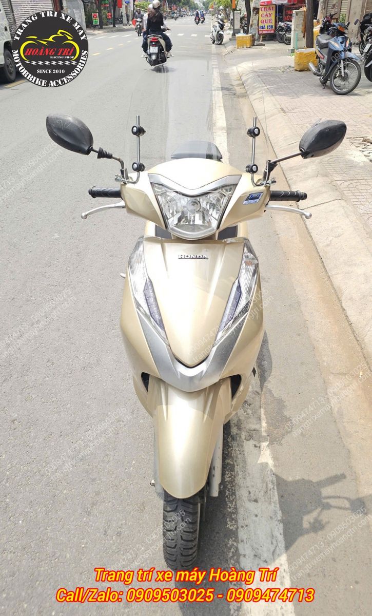 Góc trực diện thể thao, cá tính khi lắp kính chắn gió Lead