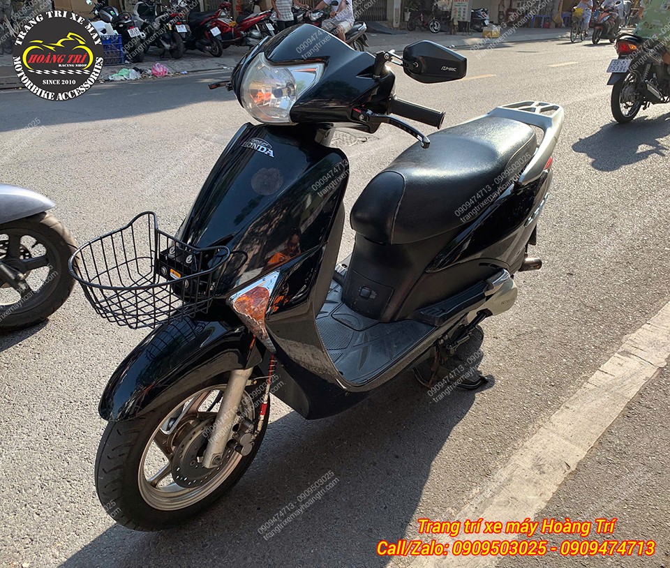 Không chỉ tiện dụng mà rổ trước còn giúp xe Lead nổi bật hơn