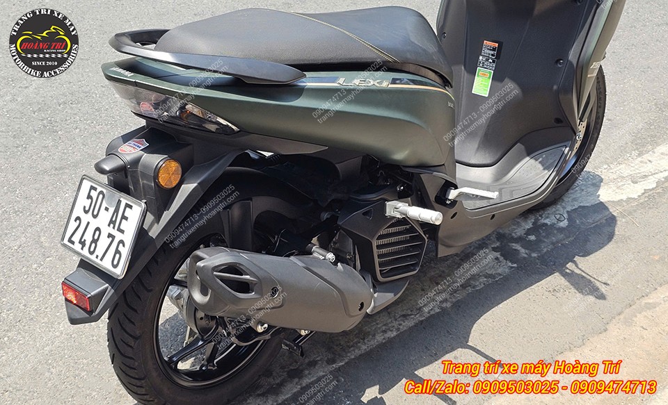 Trang bị thêm gác chân giúp hai người ngồi sau an toàn và tiện lợi hơn khi di chuyển