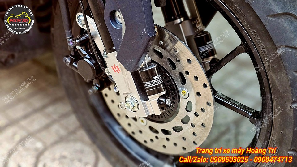 Góc chụp chi tiết phuộc trước Kingham cho Lexi với thiết kế chắc chắn và hoàn thiện cao cấp