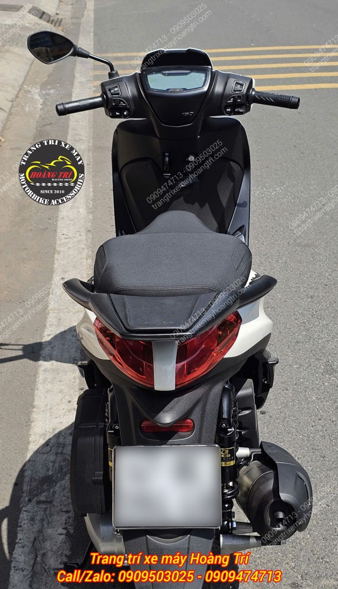 Góc nhìn phía sau xe Medley sau khi thay mới cặp phuộc sau RCB VD