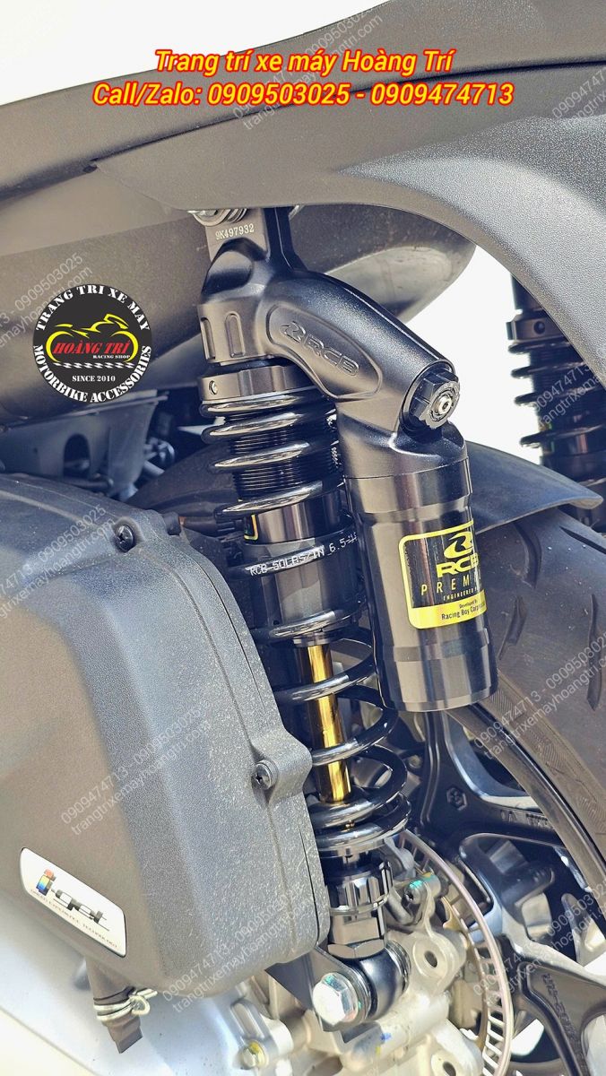 Phuộc sở hữu tông đen chủ đạo kết hợp điểm nhấn tông vàng nổi bật, tạo vẻ cá tính