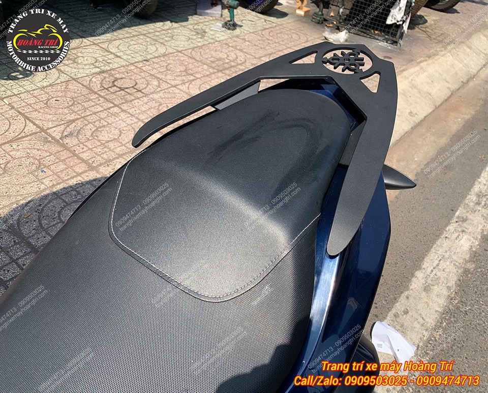Cận cảnh cản sau CNC logo Yamaha lắp NVX V1 giúp tăng thẩm mỹ cho xe