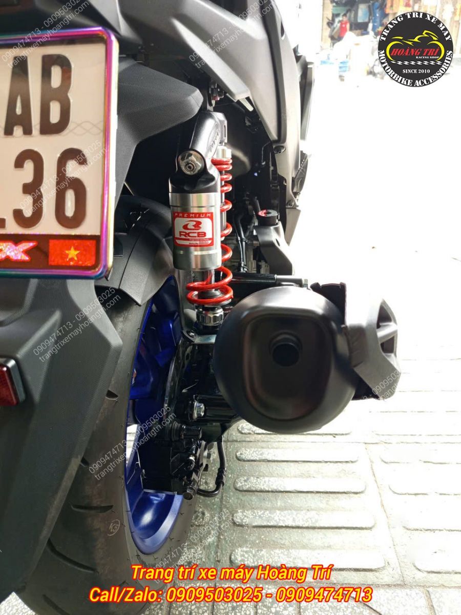 NVX V3 trang bị phuộc RCB VD ti trắng với lò xo đỏ, bình dầu bạc