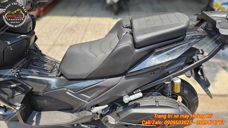 Tựa lưng gập lại giúp vị trí ngồi sau cao hơn