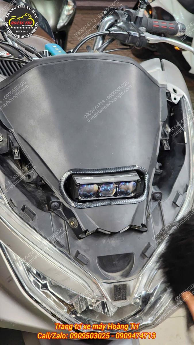 Anh khách chọn nâng cấp đèn trợ sáng Aozoom Extra 3 tại vị trí này