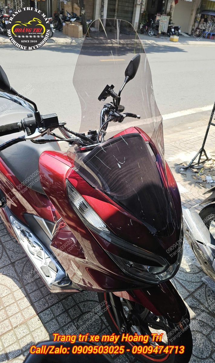 Đã hoàn thiện lắp kính chắn gió HTR màu khói cho PCX đỏ
