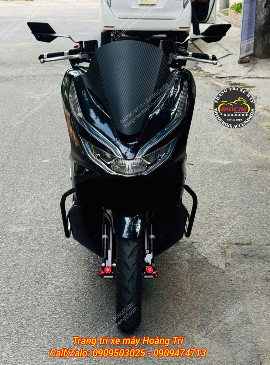 Màu đen đồng bộ với tổng thể màu sắc của xe PCX 2018