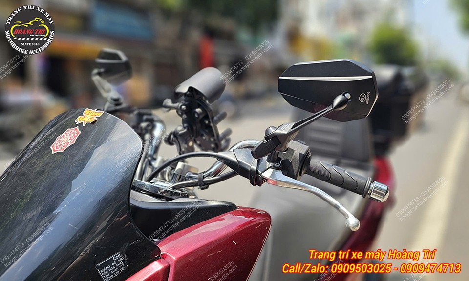 Cặp kính hậu góc cạnh phong cách, phù hợp nhiều dòng xe