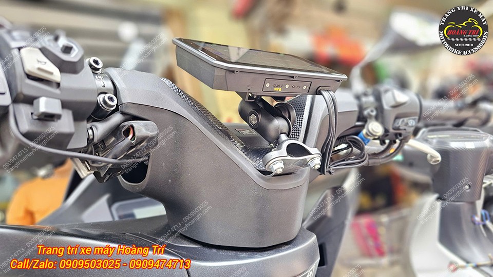 Pát lắp có thể điều chỉnh lên xuống thay đổi góc nhìn