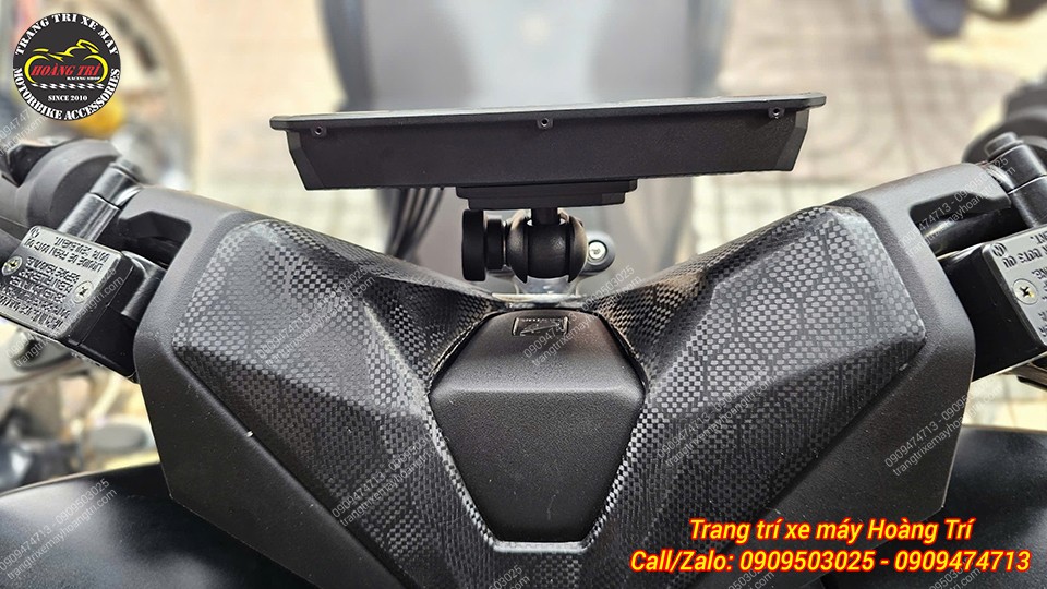 Cận cảnh vị trí lắp màn hình Android 6 inch trên PCX 160