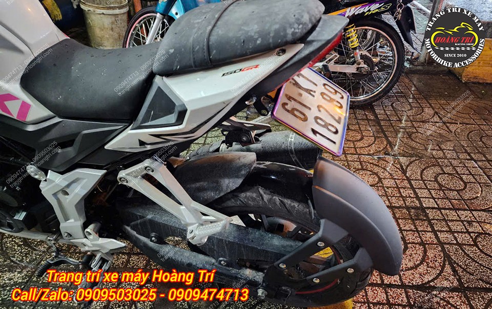 Anh khách chạy GPX Demon 150GR cắt dè sau và lắp pát biển số