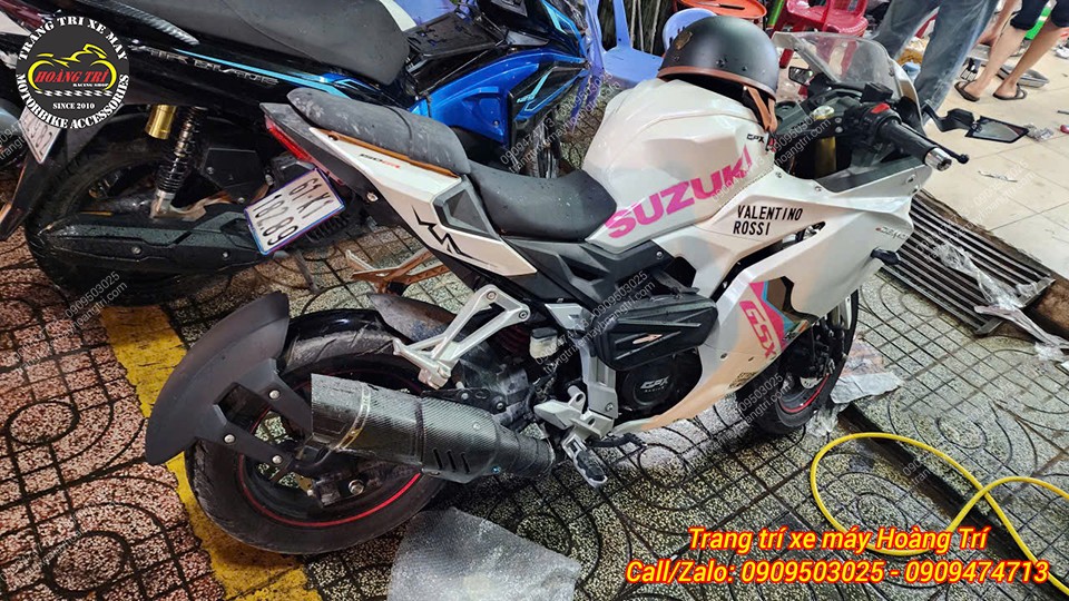 Combo pát biển số và chắn bùn 4 chân làm xe thay đổi đáng kể ngoại hình