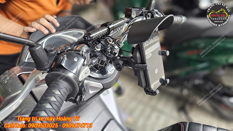 Có thể gập mở nhanh chóng và tùy chỉnh góc nhìn linh hoạt