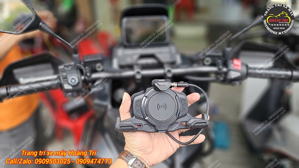 Phiên bản P02S có sạc tích hợp sạc không dây 15W và có dây type C 36W