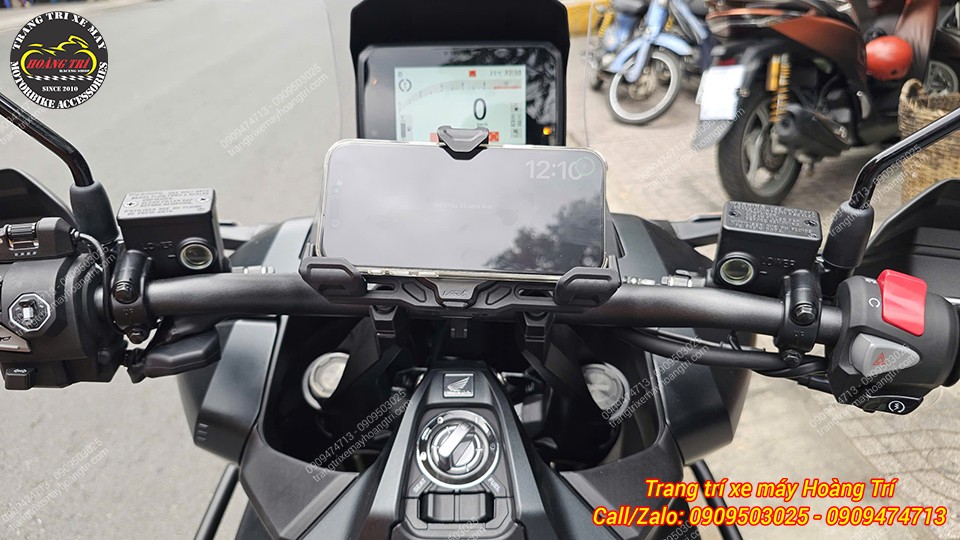 Anh em có thể chọn P02S bản có sạc hoặc không sạc tùy nhu cầu