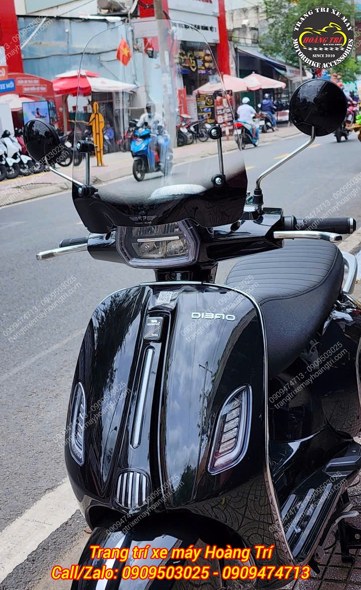 Kính chắn gió cao giúp che bụi và côn trùng cho người lái