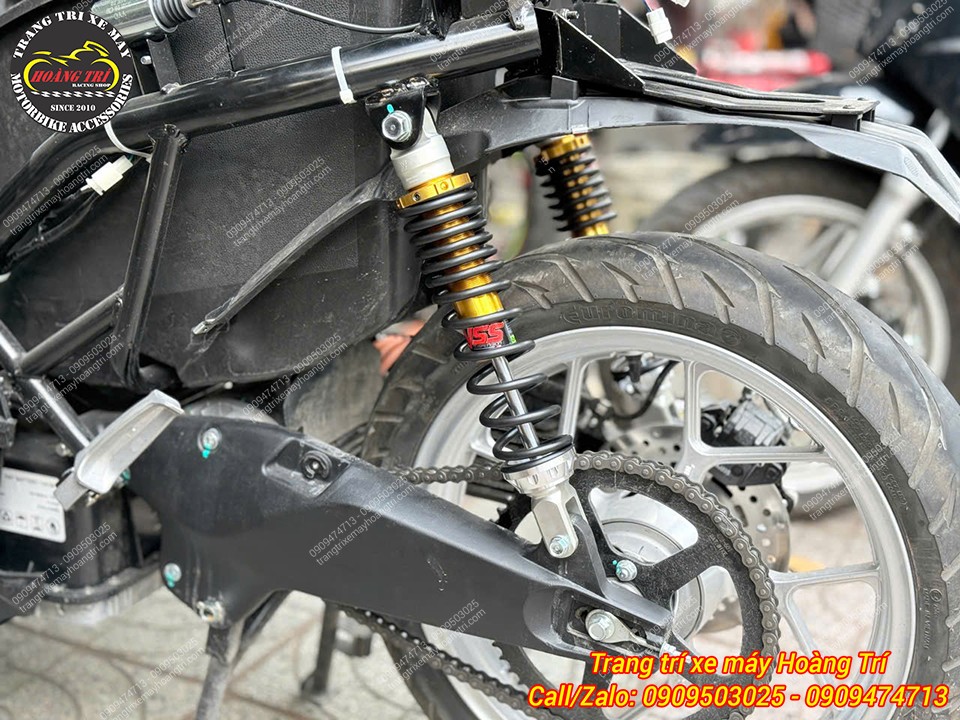 Hai tông màu đen và vàng gold tạo điểm nhấn cho dàn chân sau DatBike Quantum S3