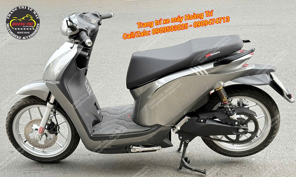 Dù cắt nhựa nhưng tổng thể bên trái xe vẫn đẹp và hài hòa