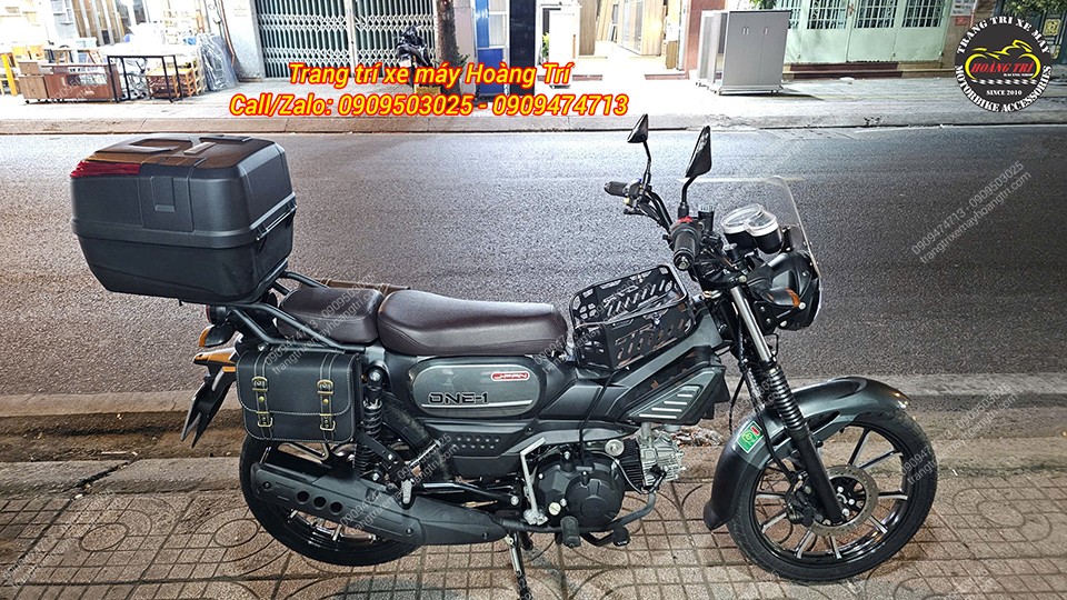 Tổng thể phong cách thể thao đi phượt cùng thùng Givi B33NM và cặp túi hông