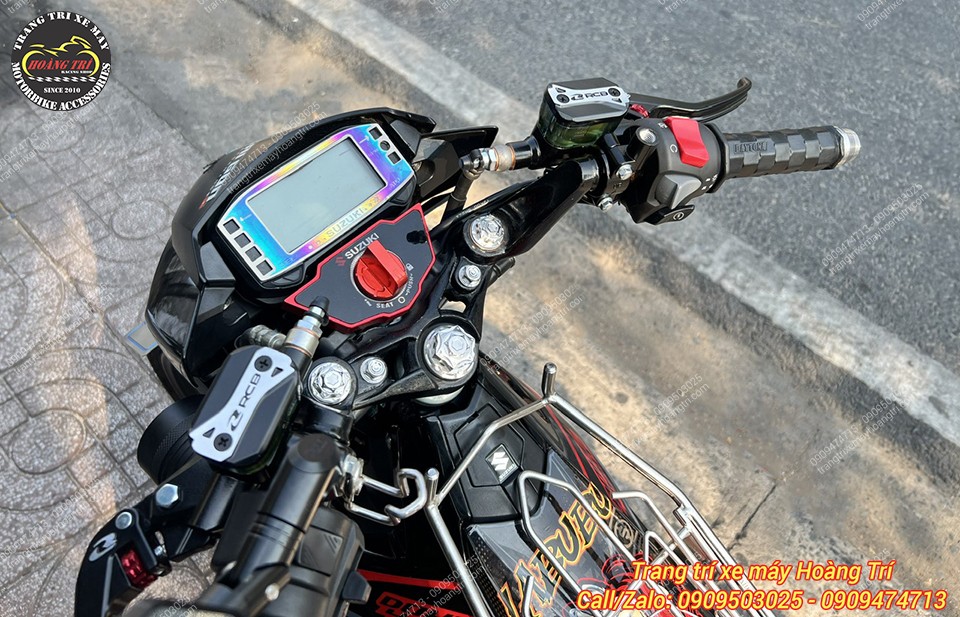 Toàn cảnh phía sau tay lái với combo nâng cấp đầy đủ