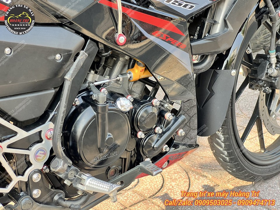 Dù lắp sát dàn áo nhưng ben dầu tông vàng vẫn rất nổi bật