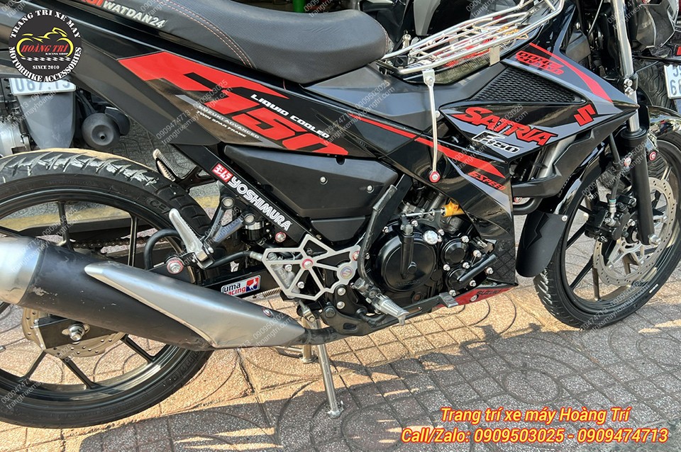 Bên dưới là chân chống inox nổi bật dưới gầm xe