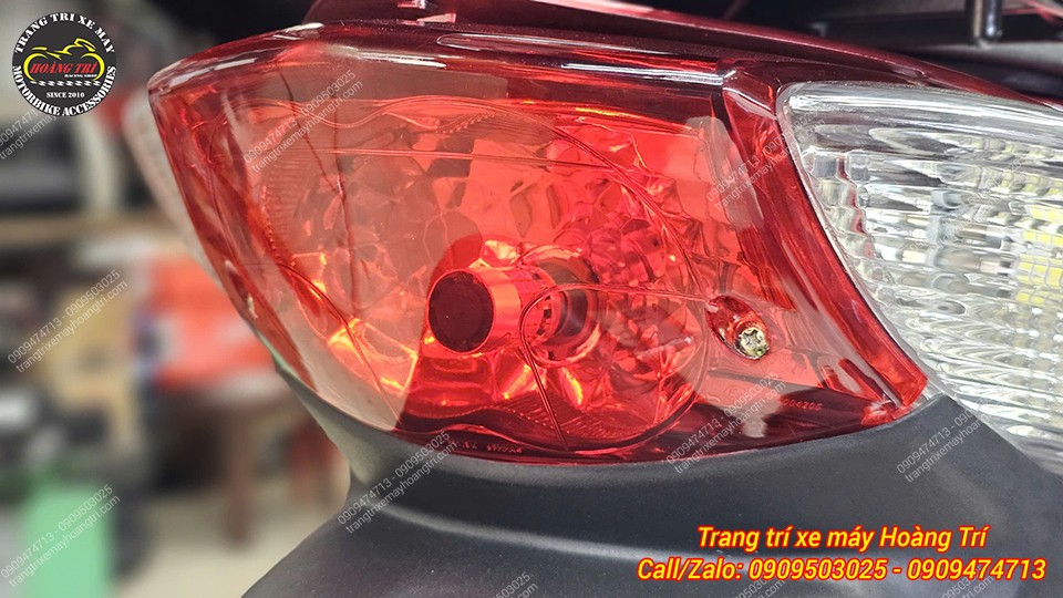 Cận cảnh đèn hậu HY2-1157 được lắp thay thế cho Sh Ý