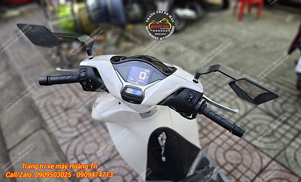 Ngoài ra chủ xe còn trang bị thêm cặp kính hậu Shenao cánh gió