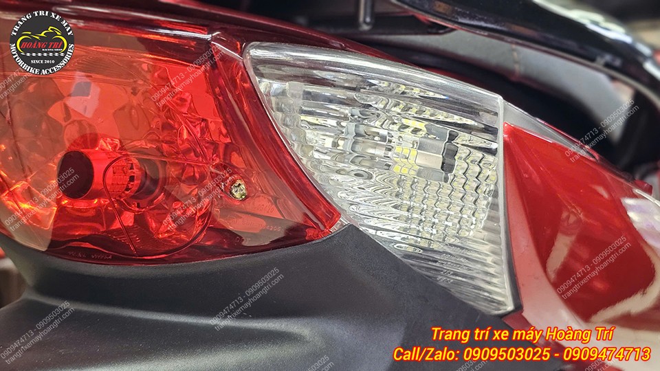 Cận cảnh chiếc Sh Ý thay đèn xi nhan zin bằng mẫu HY2-1156