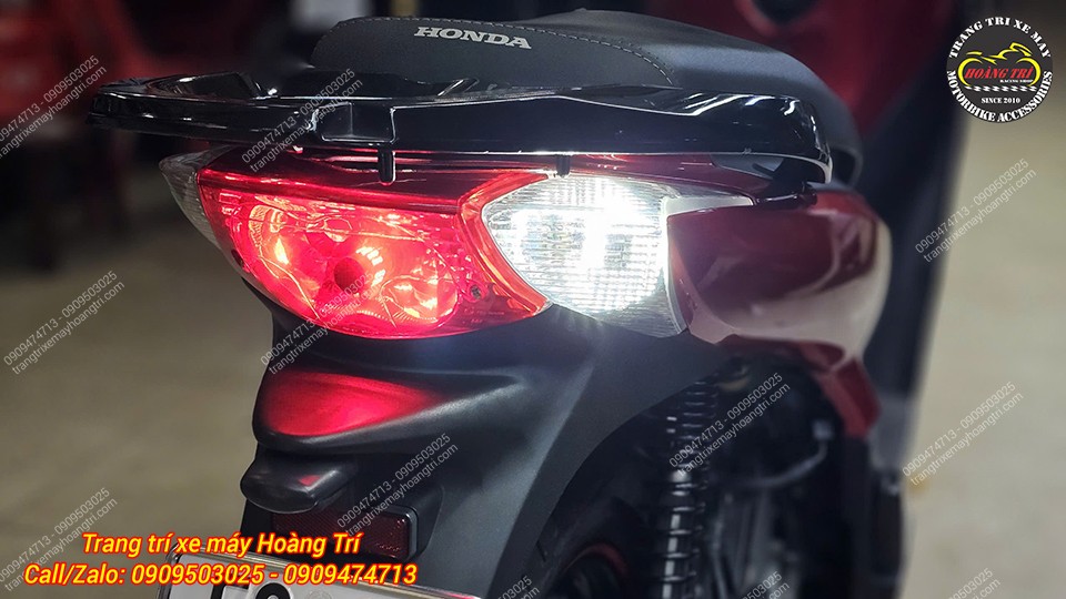 Thay đèn xi nhan zin giúp tăng cường độ sáng rõ rệt hơn