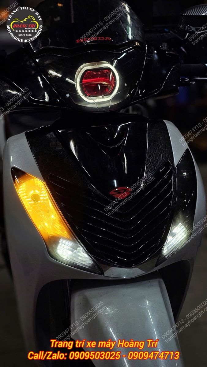 Không chỉ phía sau, Sh Ý cũng được nâng cấp xi nhan phía trước