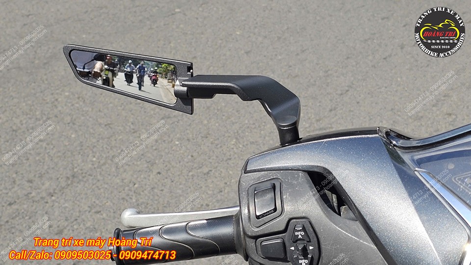 Góc view phía sau của kính chiếu hậu H2R kiểu cánh gió