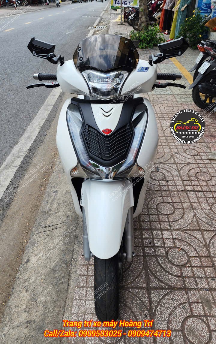 Góc trực diện của xe Sh sau khi nâng cấp cặp kính hậu Shenao