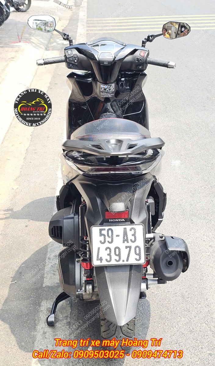 Góc view từ phía sau của Sh 350i với cặp kính hậu Shenao V2 vừa trang bị