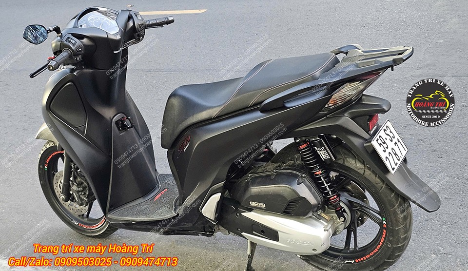 Anh khách lựa chọn phuộc với tông màu phù hợp với chiếc Sh 2019 màu đen mờ