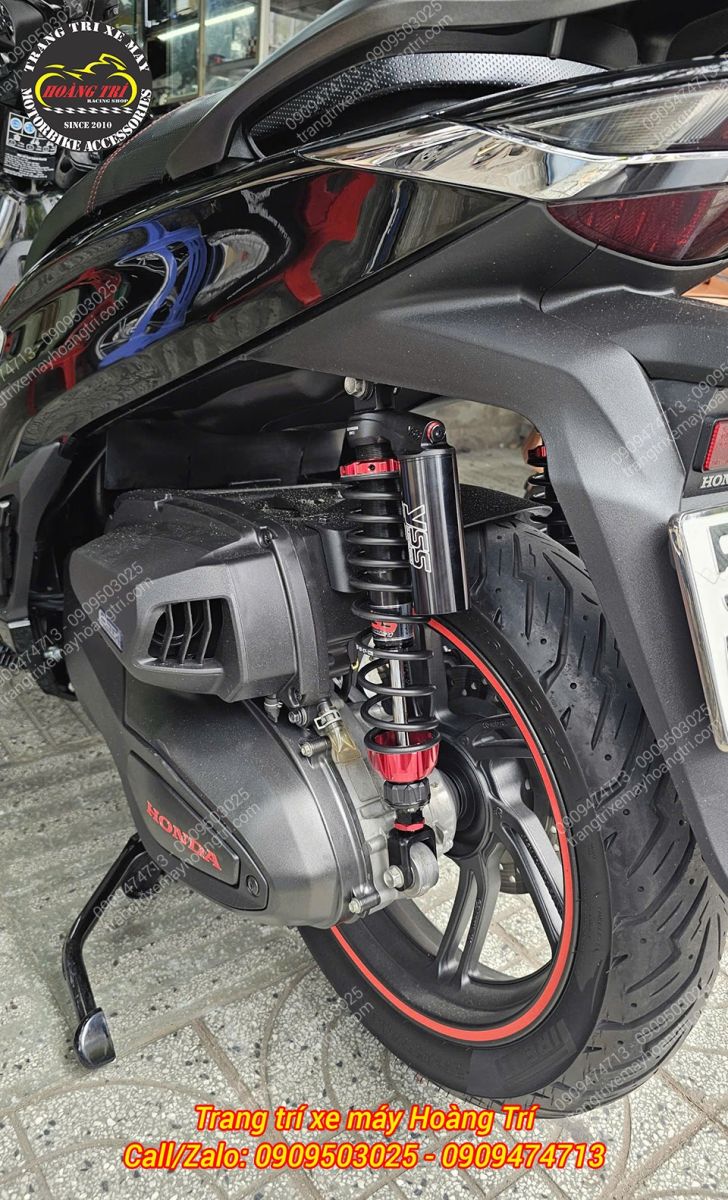 Phuộc YSS G-Sport với tông đen cùng điểm nhấn màu đỏ nổi bật