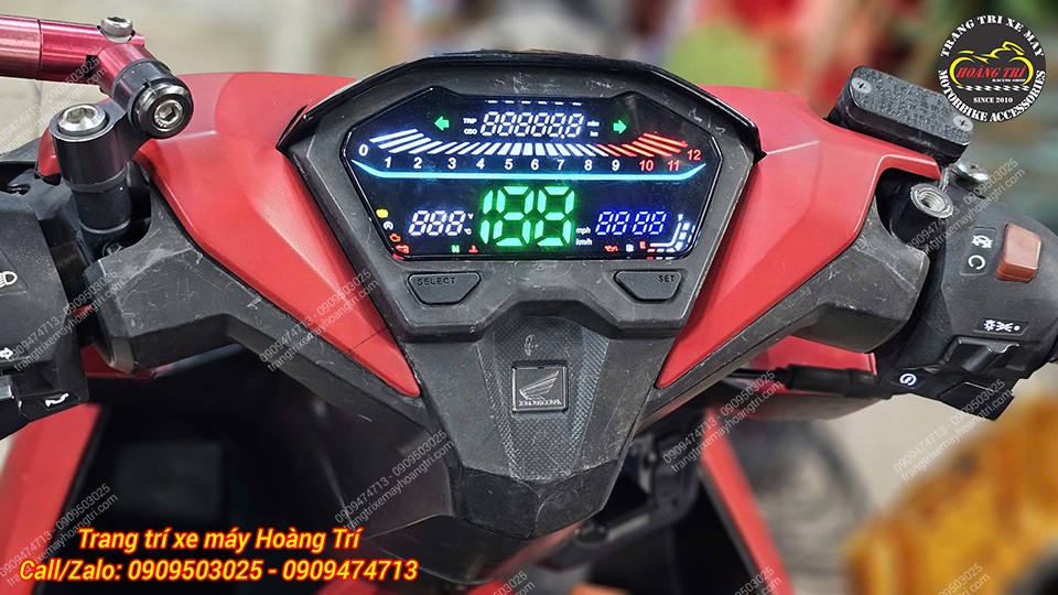 Cận cảnh cụm đồng hồ điện tử full LED LCD hiện đại và cực kỳ độc đáo