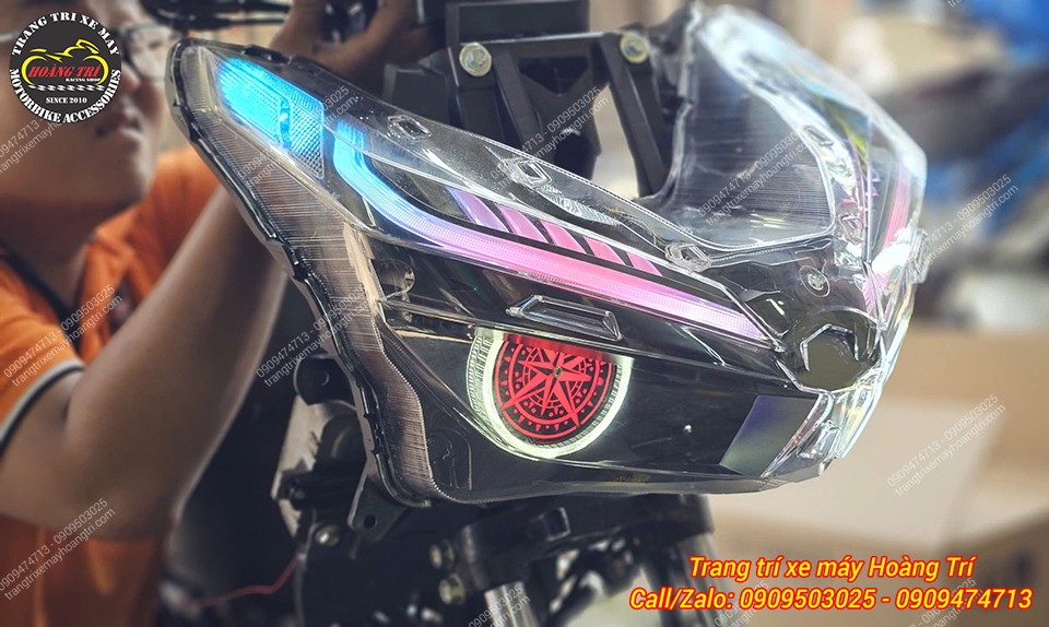 Đèn pha đúc hoạt động đa dạng màu sắc LED khác nhau, điều khiển thông qua điện thoại