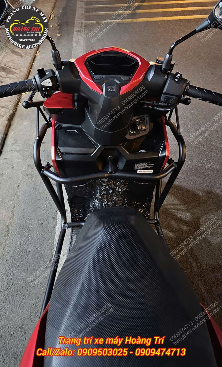 Khung được gia cố chắc chắn tại vị trí móc treo đồ giúp chịu lực tốt