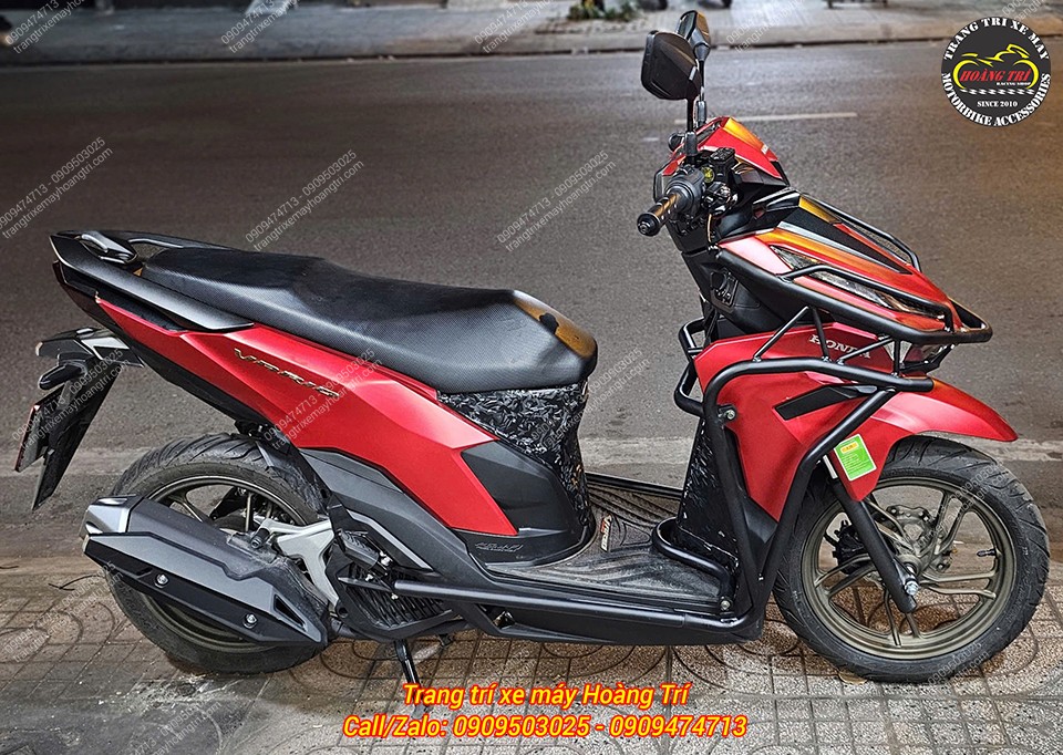 Tổng thể chiếc Vario 125 2025 sau khi nâng cấp khung bảo vệ trông lực hơn