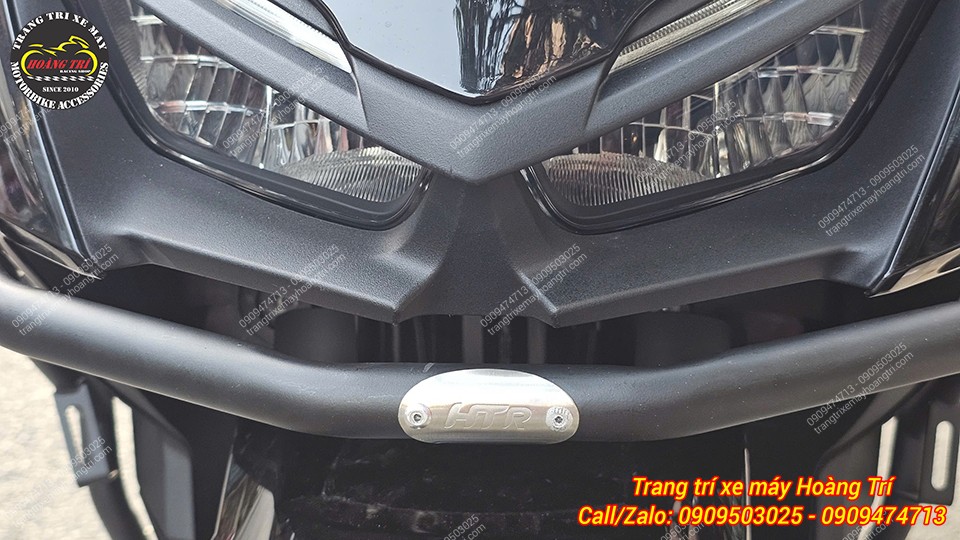 Cận cảnh logo HTR được bấm rive trên bộ khung bảo vệ HTR Vario 160
