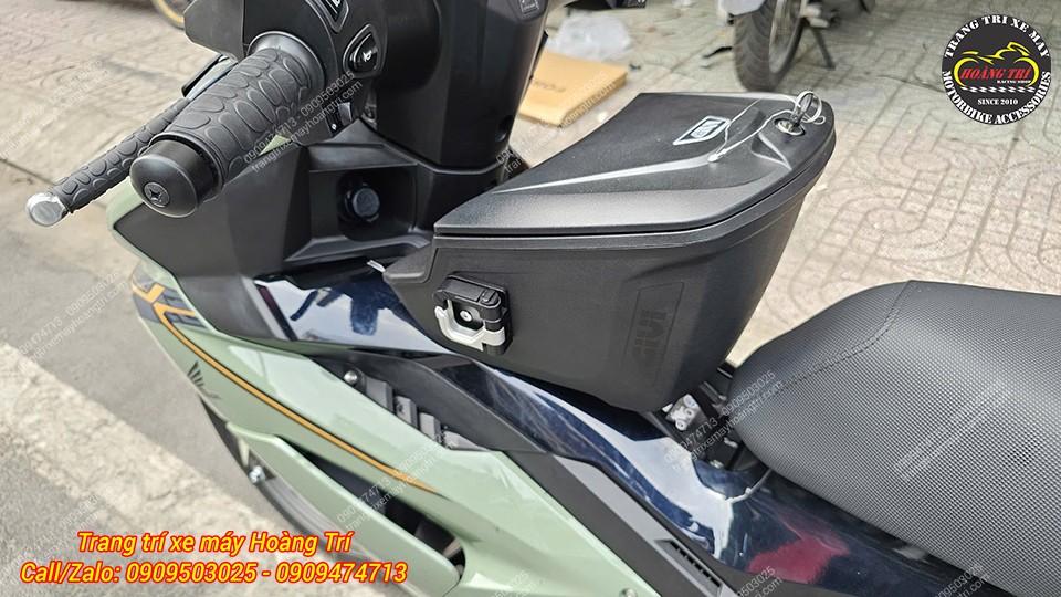 Anh khách bổ sung thêm móc treo nhôm CNC trên thùng G11N