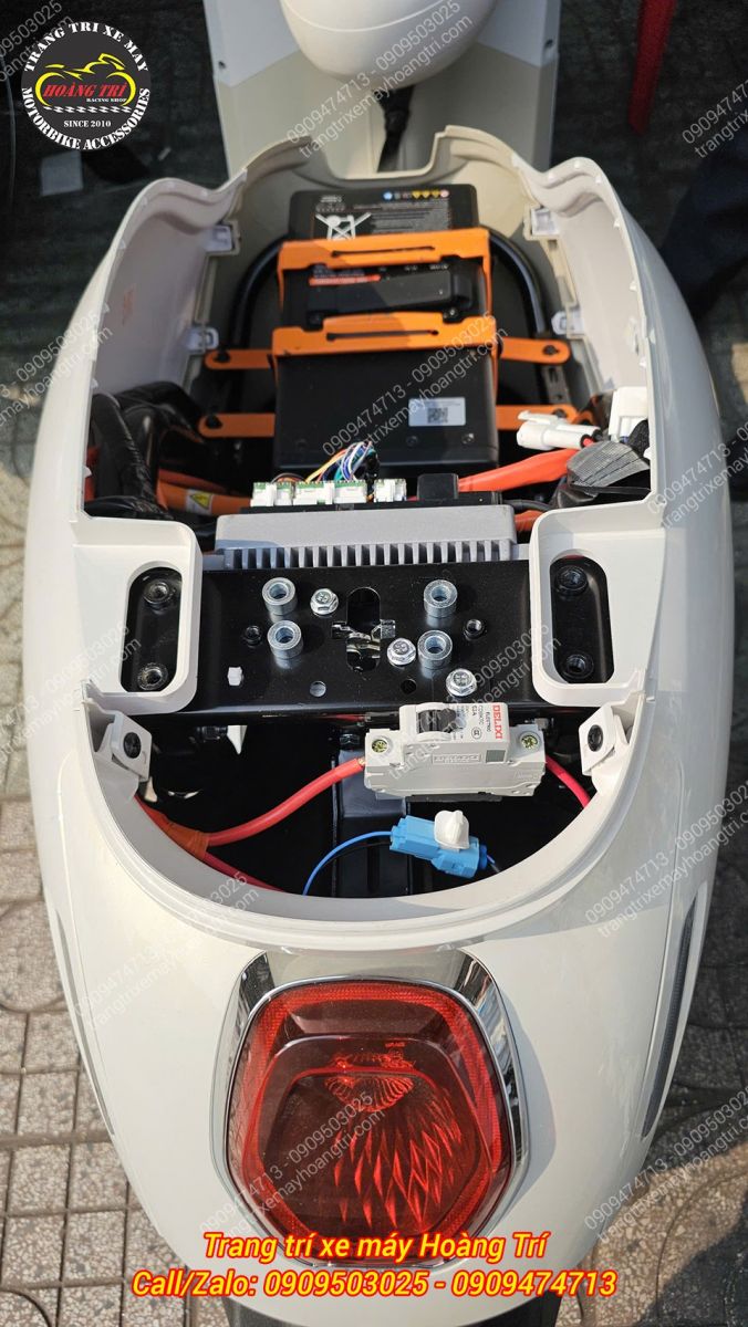 Cận cảnh các vị trí ốc lắp baga sau tựa lưng Yadea