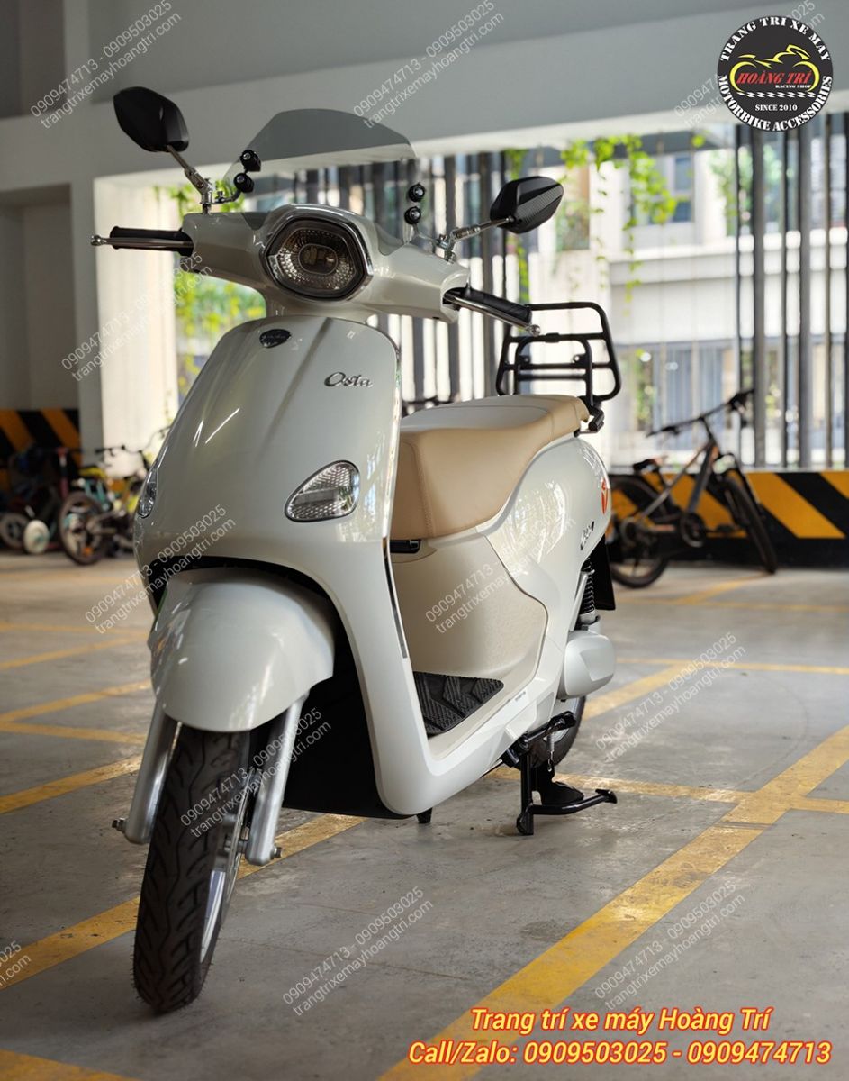 Kính chắn gió được chọn giúp xe mang phong cách Vespa sang trọng