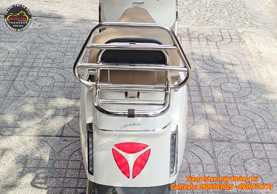 Góc nhìn phía sau nổi bật với chất liệu inox sáng bóng