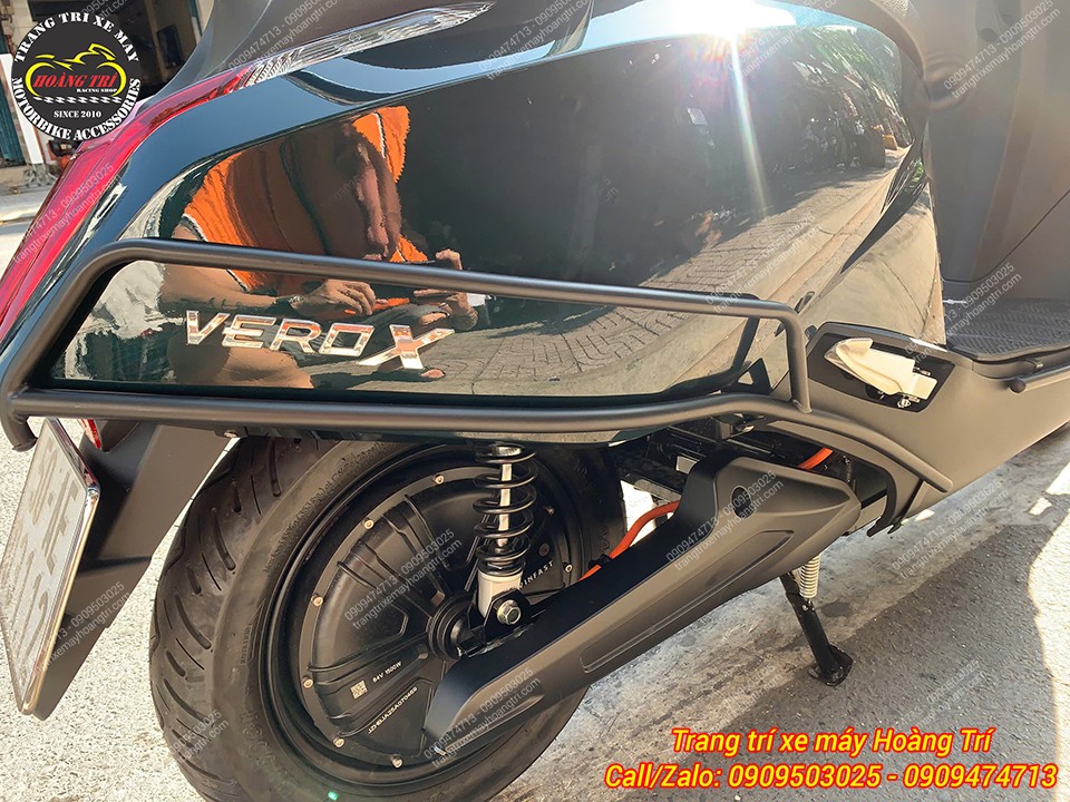 Khung bảo vệ Vero X sơn đen nhám tăng thẩm mỹ và điểm nhấn thể thao